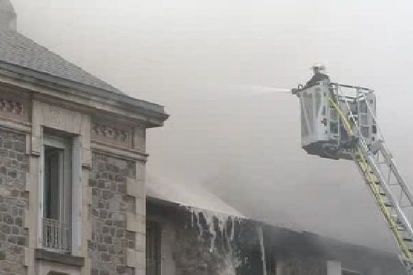 Les pompiers ont circonscrit l'incendie du foyer logement du Grand Séminaire vers 15h45, 29 avril 2014