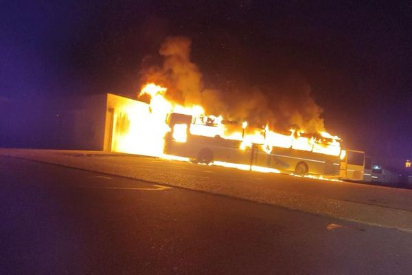 L'incendie de six autocars à Argentré du Plessis