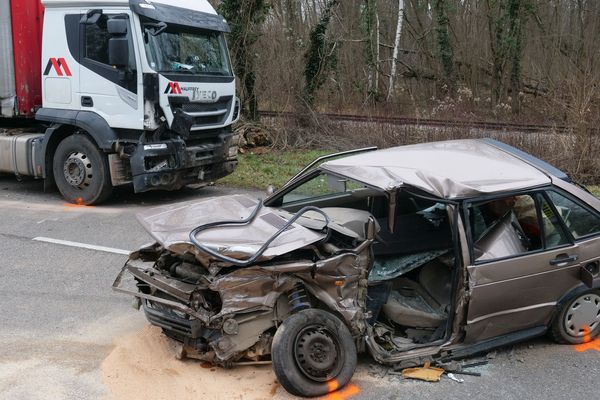 Choc latéral entre un véhicule et un poids lourd sur la RD20 à Marckolsheim