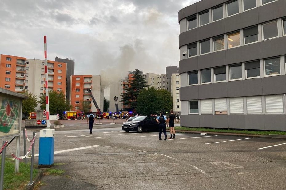 Fire Breaks Out in Gendarmerie Barracks in Grenoble: Evacuations and Injuries Reported