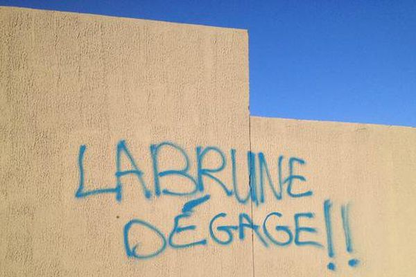 Un des tags trouvés dans la nuit de mercredi à jeudi sur les murs de la commanderie