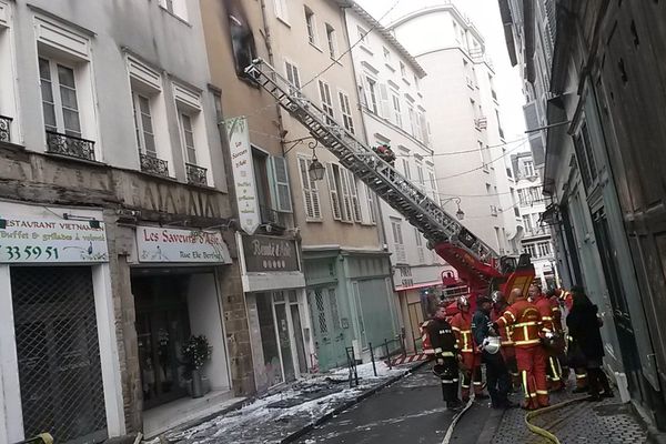 L'incendie a lieu au 8 rue Elie-Berthet à Limoges.