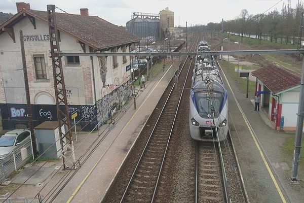 La SNCF a pris la décision d'interrompre totalement la circulation des trains sur plusieurs axes majeurs de la région dans le nord de l'Occitanie.