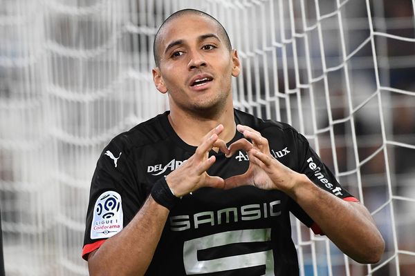 Wahbi Khazri célèbre son but contre l'OM