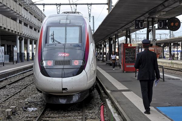 Les trains sont interrompus ce mardi 12 avril depuis 14h30 en raison d'un obstacle coincé sur la voie.