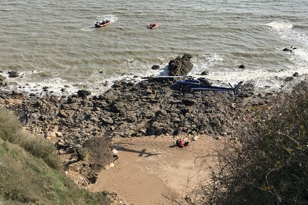 Un hélicoptère est intervenu dans la journée du 22 mars 2022 pour sauver un parapentiste victime d'un accident près du fort de l'Ève, en Loire-Atlantique.