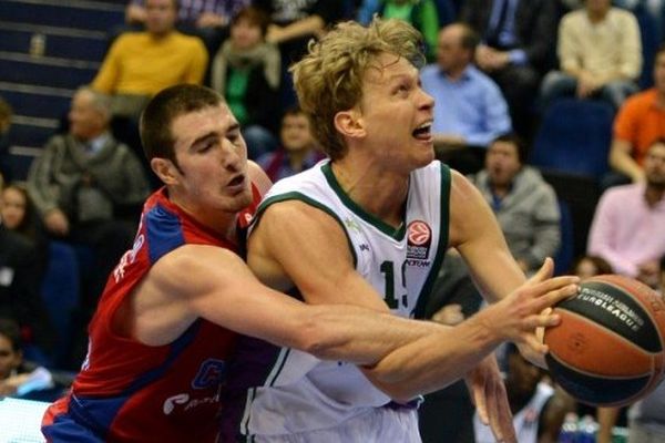 Nando De Colo, ici à gauche, sous le maillot du CSKA Moscou.