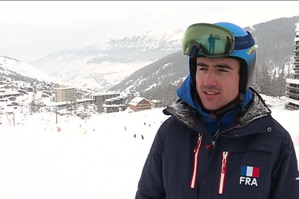 Quelques jours avant son départ, Julien Roulet a souhaité descendre les pistes de Vars où s'entraîne l'équipe de son club local, le club de ski Marseille Saint-Antoine.