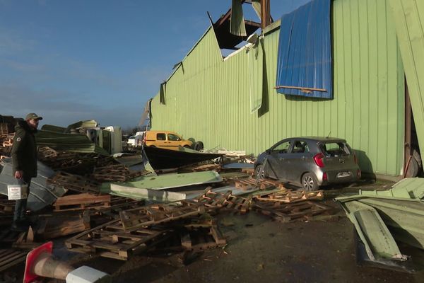 Une tornade très brève mais d'une violence inouïe s'est abattue hier en milieu d'après midi dans les environs de Bertangles au nord d'Amiens.