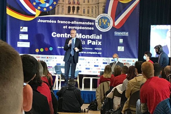 Le ministre de l’Economie, Bruno le Maire, anime à Verdun, au centre mondial de la Paix, lundi 12 octobre 2020, une conférence sur les relations franco allemandes auprès des lycéens. 