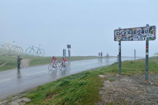 Marc Malterre, cycliste non-voyant de 55 ans, a monté le col de l'Aubisque en Béarn vendredi 4 juin 2021