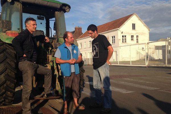 A l'appel de la FNSEA, les producteurs laitiers du Nord se donnent rendez-vous ce lundi soir devant l'usine Lactalis de Cuincy