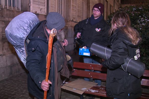 Julien Veitmann fait partie de la maraude du Samu social de Nancy qui propose un hébergement d'urgence aux sans-abris tous les soirs, avec une vigilance renforcée pendant les grands froids.