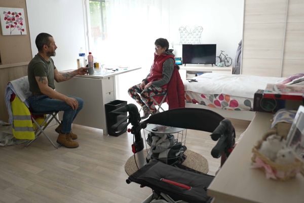 Thierry et Stéphanie ont réussi à devenir assez autonomes pour vivre seuls dans un appartement. Ce qui ne les empêche pas de se voir toutes les semaines.