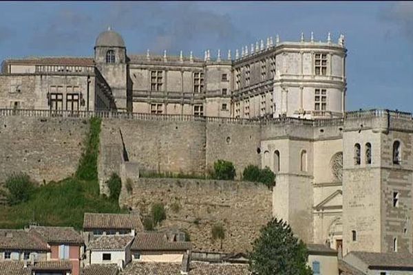 Le Château de Grignan - archives