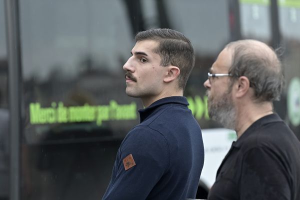 Le 9 juin 2023, à Lyon, Sinisha Milinov, leader du groupuscule d'extrême-droite "Les Remparts" assiste à une prière collective en hommage aux victimes de l'attaque d'Annecy.