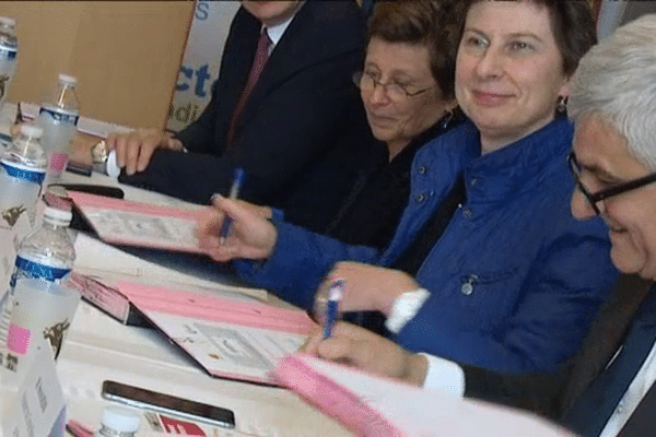 Clotilde Valter, secrétaire d'état à la formation professionnelle, et Hervé Mroin, président de la Région Normandie, ce lundi à Maltot, dans le Calvados