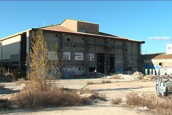 En friche depuis 14 ans, la hall Lustucru sera démontée et stockée. Les riverains réclamaient son classement. 