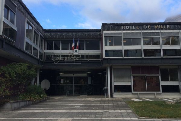 La mairie de Meylan, un vaisseau désormais sans capitaine. 