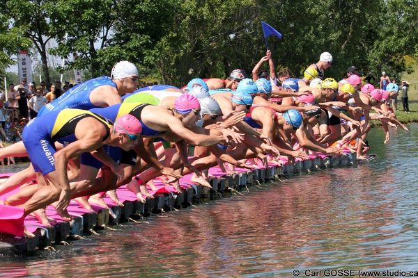 Une image que l'on ne verra pas lors du triathlon de Toulouse 2013. L'épreuve de natation a été annulée en raison de la crue de la Garonne