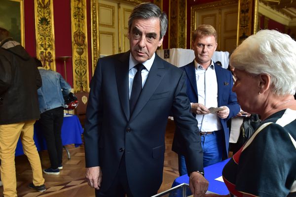 Le candidat sarthois François Fillon est allé voter peu avant midi ce dimanche 23 avril 2017