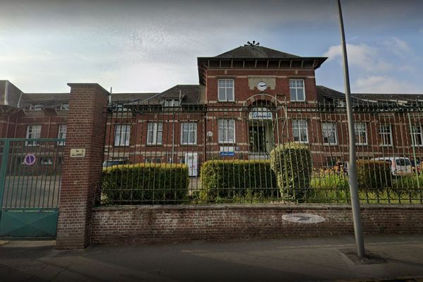 Le collège - lycée Lavoisier à Auchel (Pas-de-Calais)