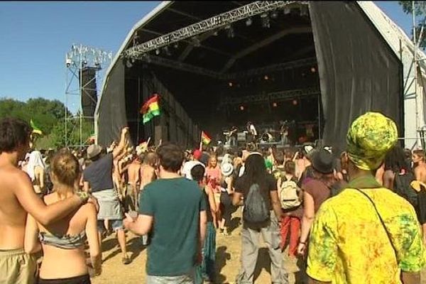 Fraisans : No Logo avec les couleurs du reggae