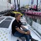 À 41 ans, Conrad Colman prendra le départ le 10 novembre prochain de son deuxième Vendée Globe sans énergie fossile.