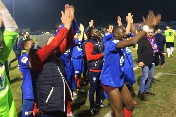 La joie des joueurs de Bergerac qualifiés en 8es de finale de la Coupe de France