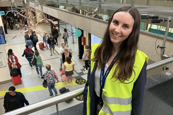 "On est les premiers en contact avec les passagers,". Manon Clamen, agent de parcours passagers à Nantes Atlantique.