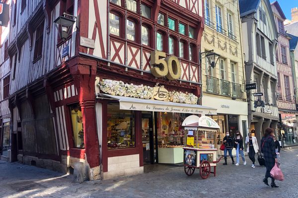 The Auzou chocolate factory is located in one of the oldest houses in Rouen.