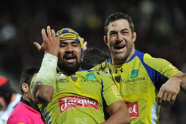 Le sourire de Jamie Cudmore et de Fritz Lee après un essai contre le Stade Français lors de la saison 2014/2015 en Top 14