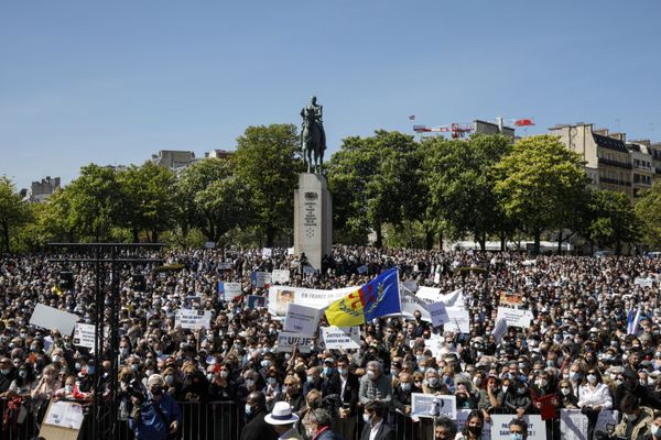 Plusieurs milliers de personnes réunies Place du Trocadéro pour "demander justice" pour Sarah Halimi  