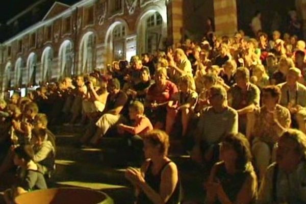 Une visite du château de Saint-Fargeau de nuit : l'idée a séduit.