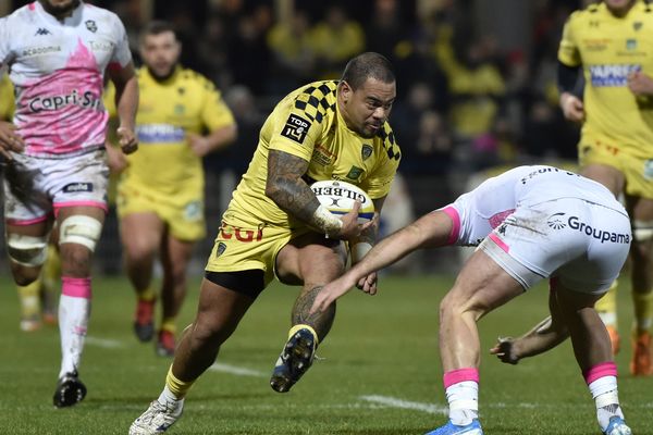 Sanctionné d'un carton jaune face au Stade français le 25 janvier (photo), John Ulugia ne rejouera plus avant le 1er mars.