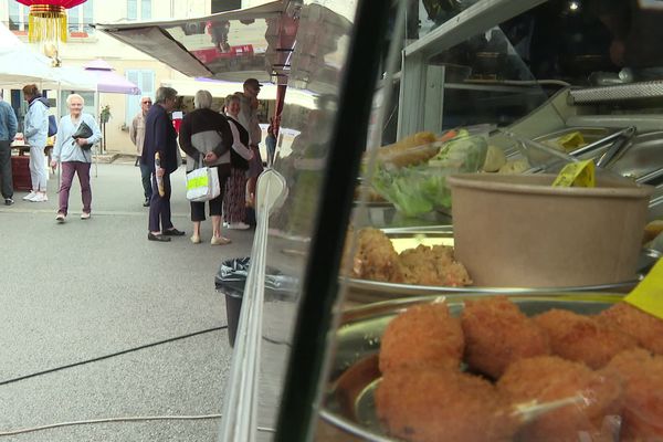 Sur le marché de Rémalard, les électeurs déçus des résultats du second tour des législatives espèrent être entendus par le futur gouvernement