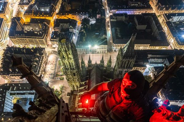 Raskalov est un spécialiste de l'urbex, l'exploration urbaine. La photo a été publiée sur son compte Instagram le dimanche 19 mars.