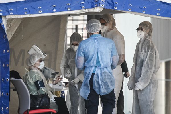 Des soignants de l'Hôpital Henri-Mondor à Créteil 