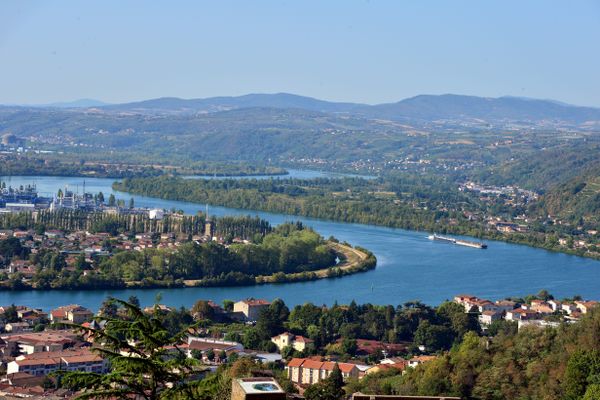 Le Rhône serpente à hauteur de Condrieu dans la vallée du Rhône, au sud de Lyon  - (image archives)