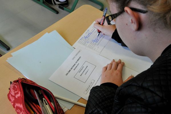 Le Diplôme National du Brevet est délivrée à la fin de la classe de 3ème