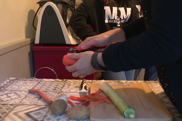 Faire une soupe avec les derniers légumes qui restent au bas de votre frigo.