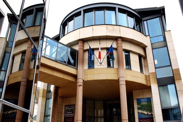 Le bâtiment de l'hôtel de la région Poitou-Charentes à Poitiers