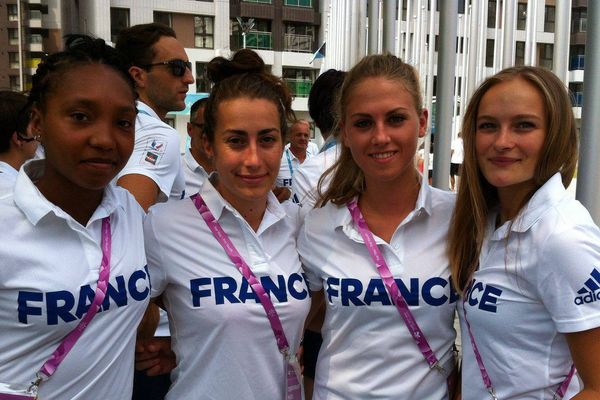 Les jeunes fleurettistes Chloé Jubénot, Maéva Rancurel, Solène Butruille et Rozène Castanié (étudiante à l'UGA).