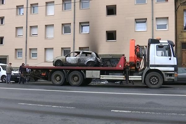 Une voiture et un scooter ont été incendiés dans la nuit de samedi à dimanche à Charleville-Mézières.