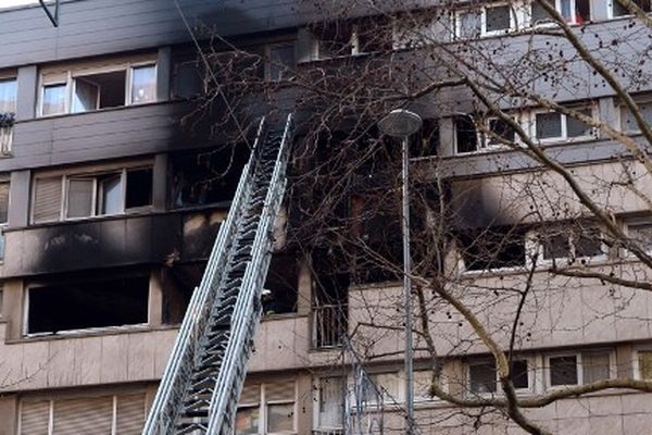 Cinq personnes, dont un enfant, ont péri mercredi matin dans l'incendie d'un immeuble de la cité du Luth.