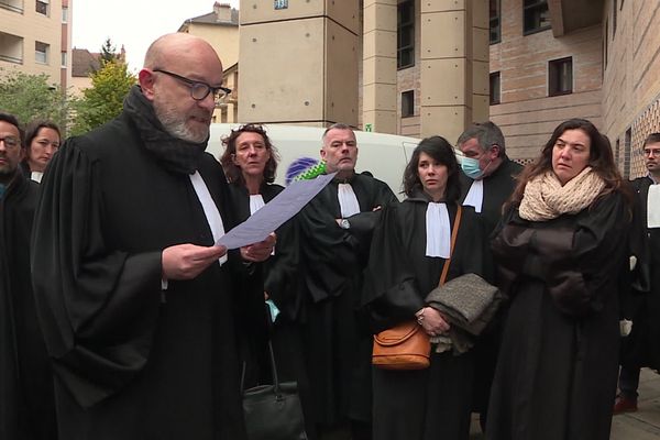 Manifestation des avocats contre la levée du secret professionnel devant le palais de Justice le 15 novembre 2021