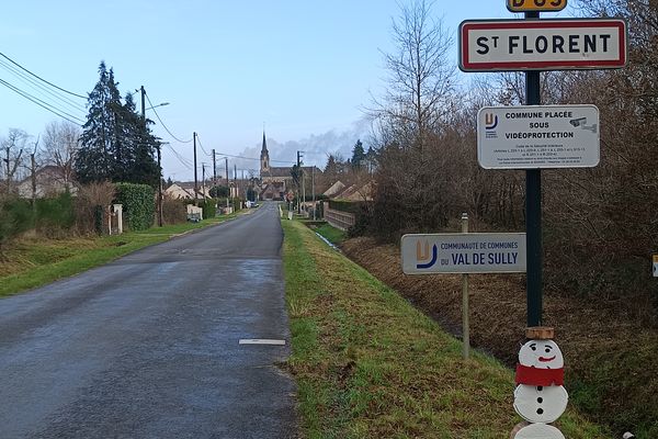 En France, il existe plusieurs villes qui se nomment "Saint-Florent" mais elles ont toutes une particule, sauf en Corse. Depuis que "Saint-Florent-le-Jeune" a perdu la sienne, les "petits tracas" s'accumulent.