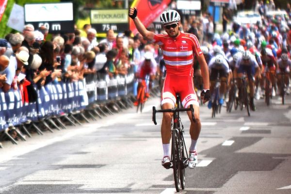 Le Danois Kasper Asgreen s'impose à Loudéac dans la première étape du Tour de l'Avenir 2017