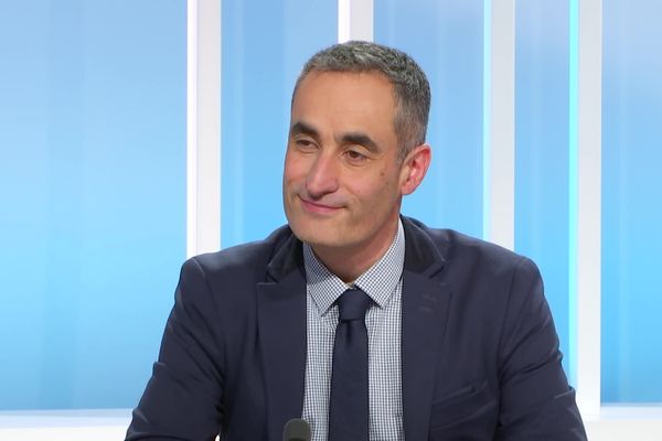 Nicolas Thierry sur le plateau de Dimanche en politique (novembre 2024).