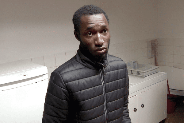 Naby, 21 ans, a déposé un dossier de demandeur d'asile.